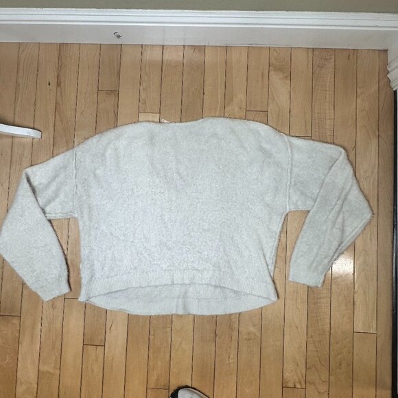 FREE PEOPLE Creamy White Eyelash Soft Cropped V Neck Sweater Size Small - Picture 6 of 10